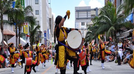 万人のエイサー踊り隊